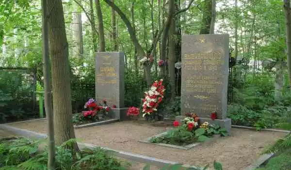Лахтинское кладбище
