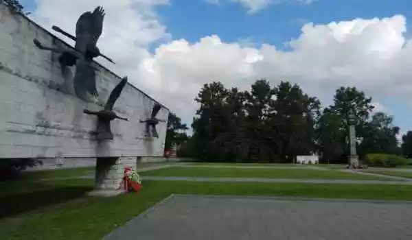 Невское воинское кладбище